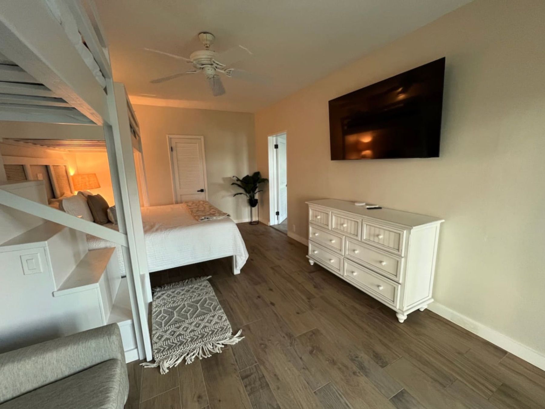 Seagate villa photo.